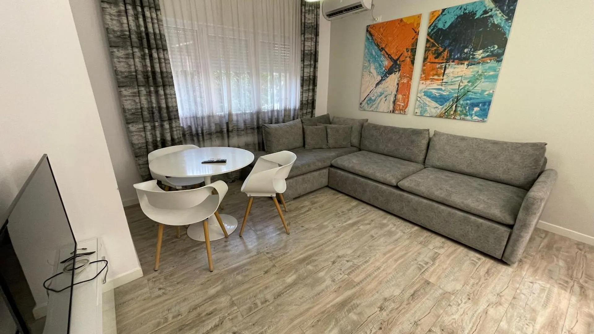 Boutique 3 - Cozy Central 1-Bedroom 0*, Tirana