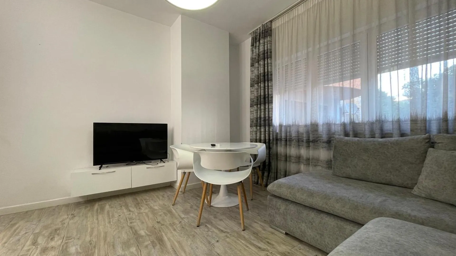 Boutique 3 - Cozy Central 1-Bedroom Albania
