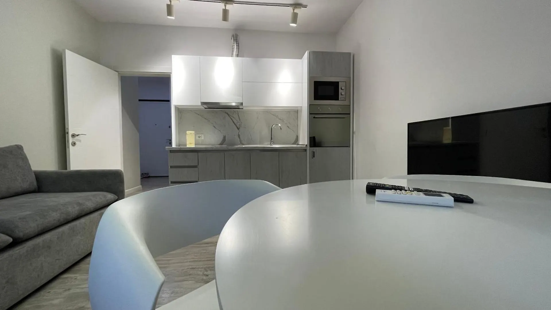 Boutique 3 - Cozy Central 1-Bedroom Apartment Tirana