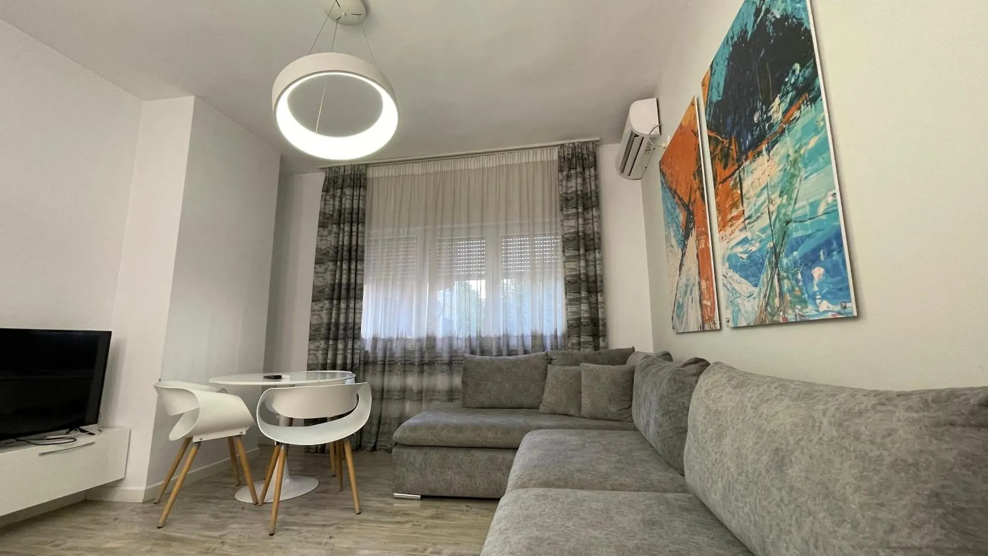 Boutique 3 - Cozy Central 1-Bedroom Apartment Tirana