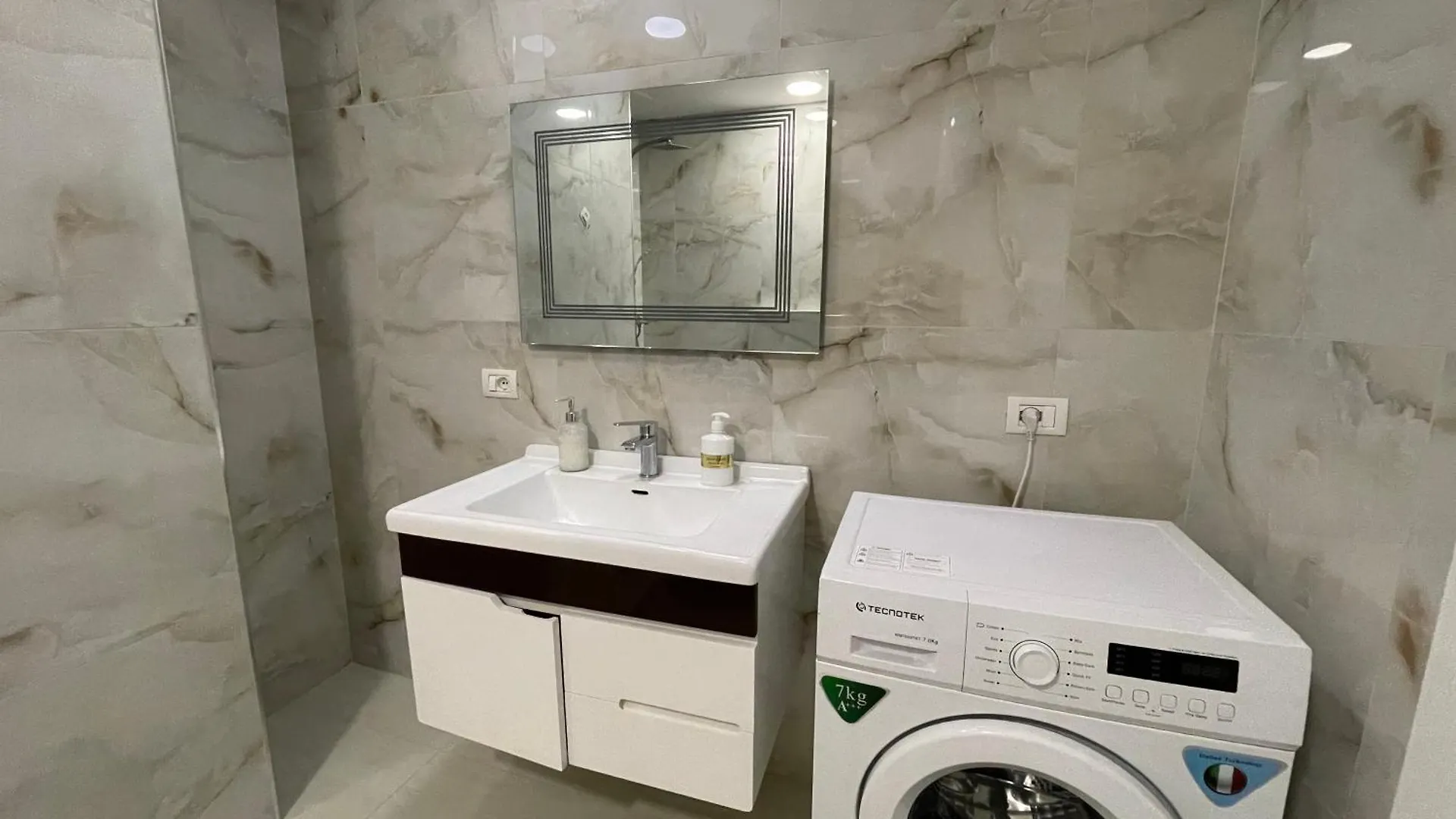 Boutique 3 - Cozy Central 1-Bedroom 0*, Τίρανα Αλβανία
