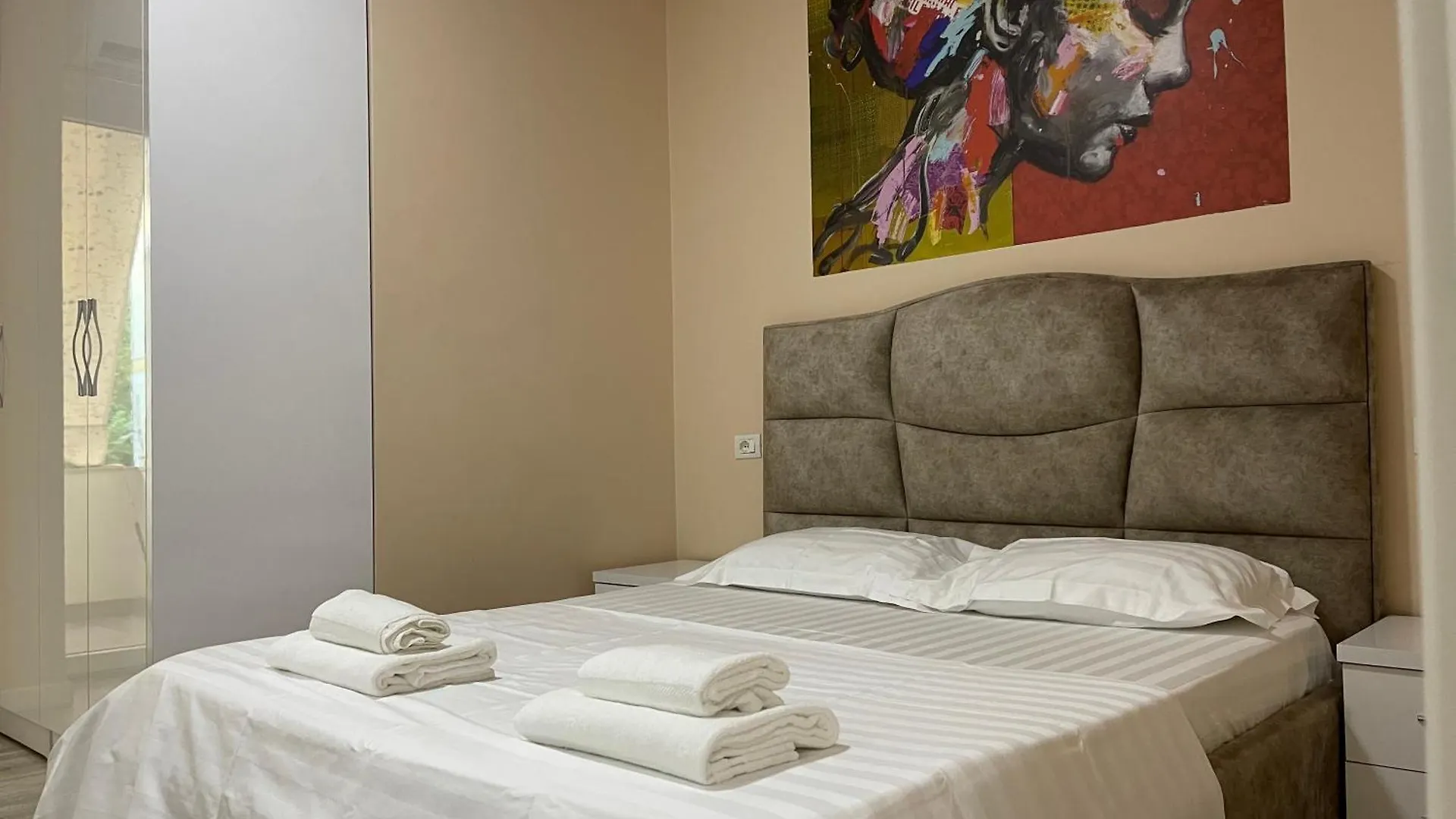 Boutique 3 - Cozy Central 1-Bedroom Albanien